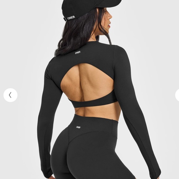 Oner Active Tops - NEW! Oner Active SOFT-MOTION LONG SLEEVE CROP TOP Soft Black Large